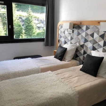 3 Pieces Ideallement Situe * Flaine